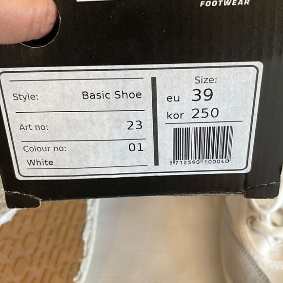 BACKYARD FOOTWEAR WHITE SNEAKERS WITH GREY DETAIL. NEW IN BOX - Picture 8 of 8